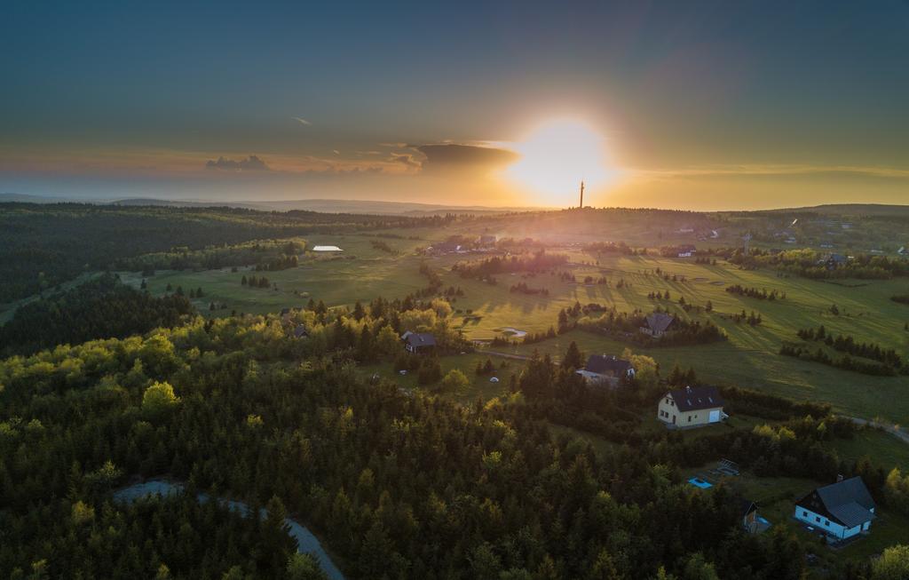 Hotel Pomezi Cínovec Exteriör bild